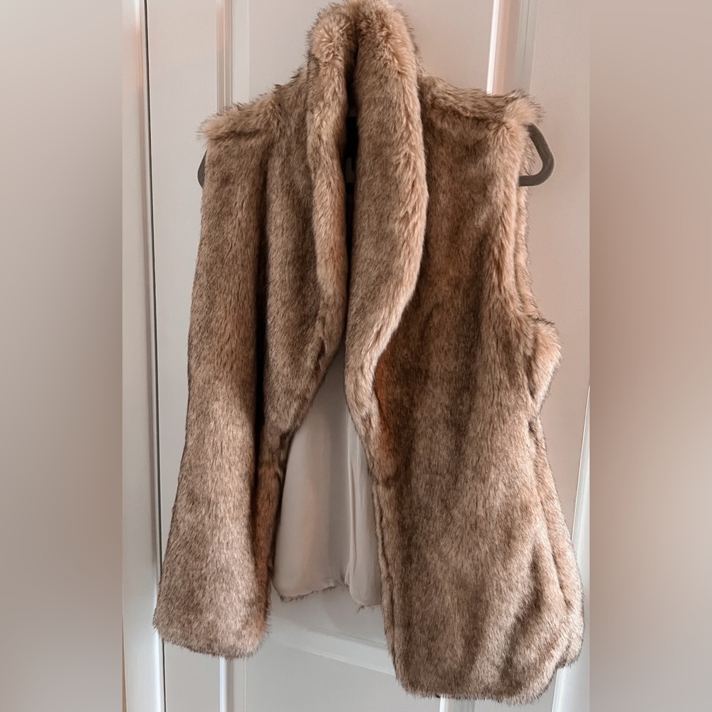 absolutely LIKE NEW Sanctuary faux fur vest size M